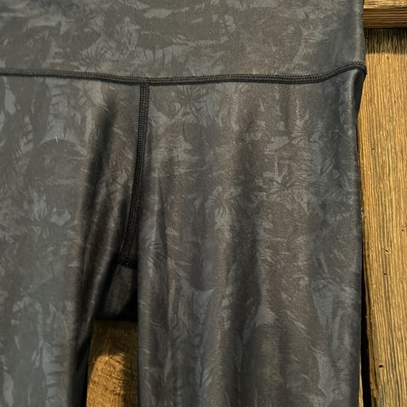 Tone it up tropical leggings size medium - Picture 3 of 6